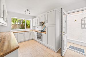Kitchen/Breakfast Room- click for photo gallery